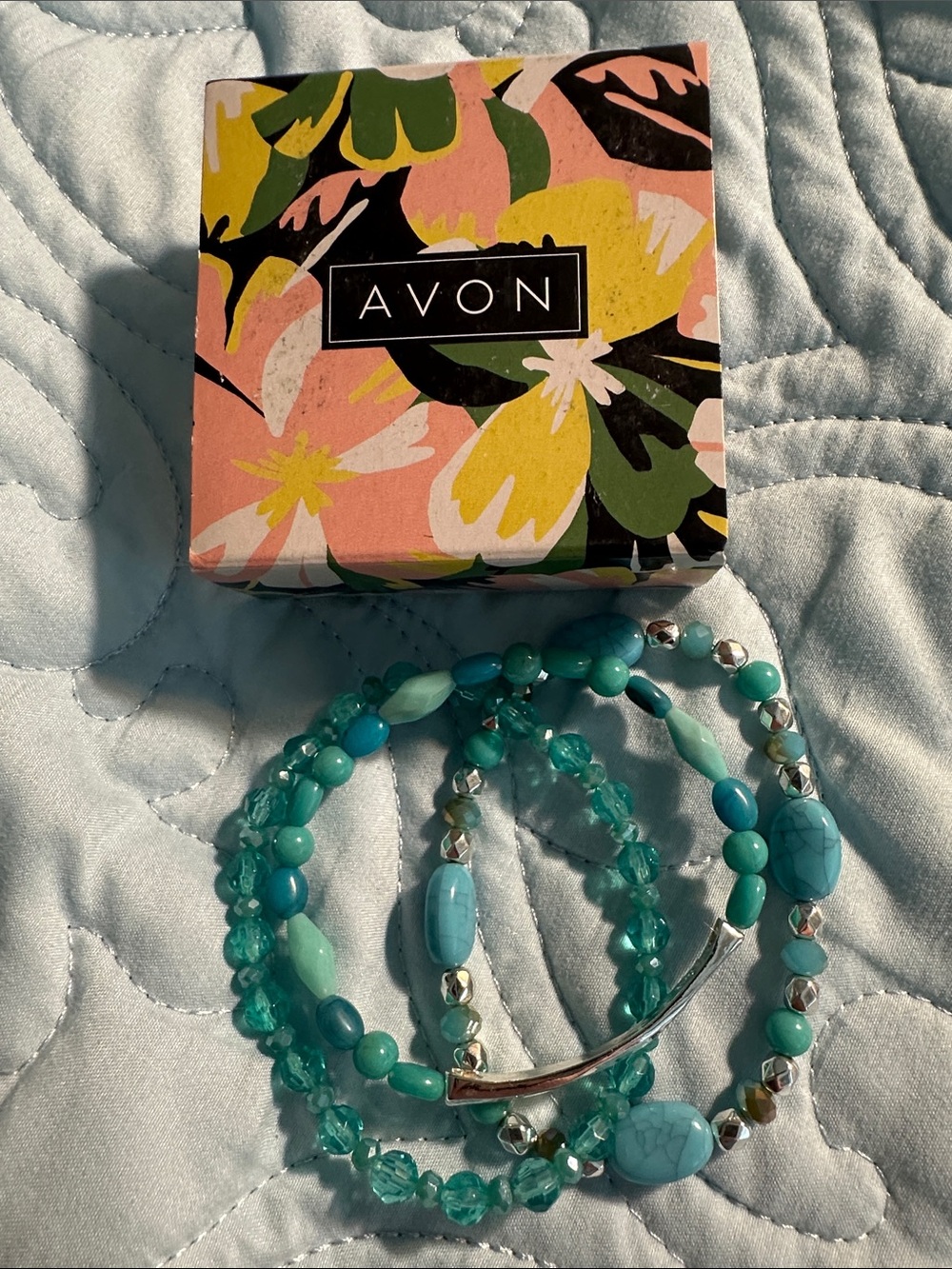 Avon Ocean Air Stretch Bracelet Set--Turquoise - Picture 4 of 6